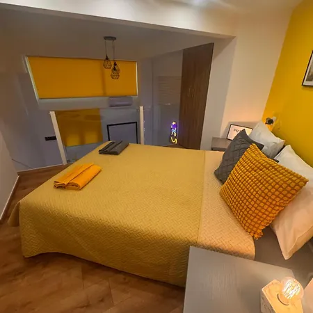 Yellow Skg Loft شقة سالونيك